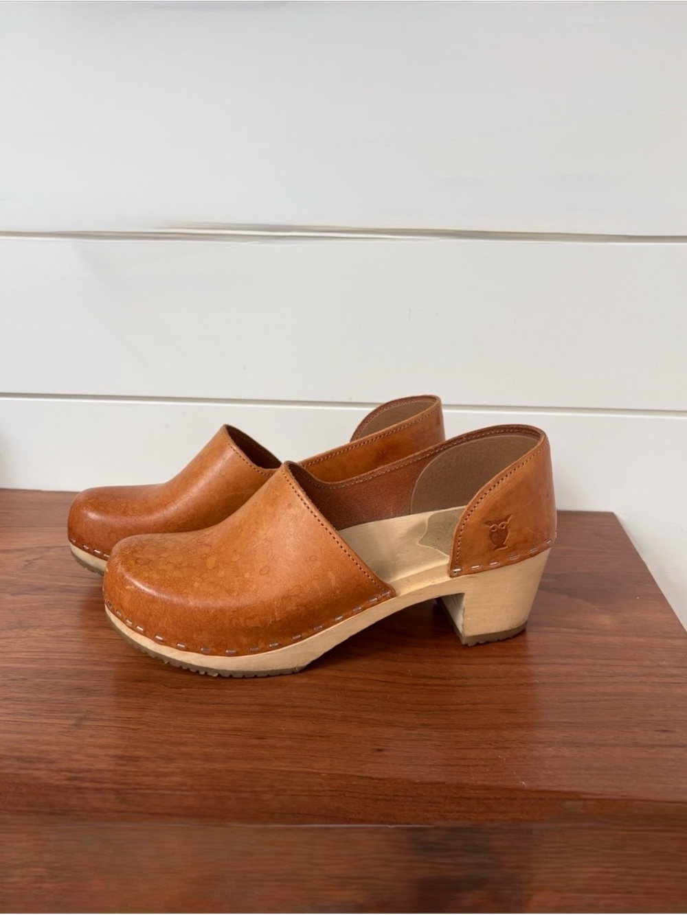 Sandgrens Tan Brown Leather Owl Wood Clogs Shoes Block Heel Closed Toe 37 US 6.5